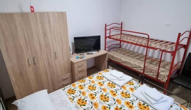 Room in cottage Holiday home in Palmi Pietrenere.