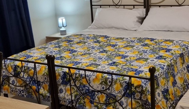 Room with breakfast included in cottage Holiday home in Palmi Pietrenere.