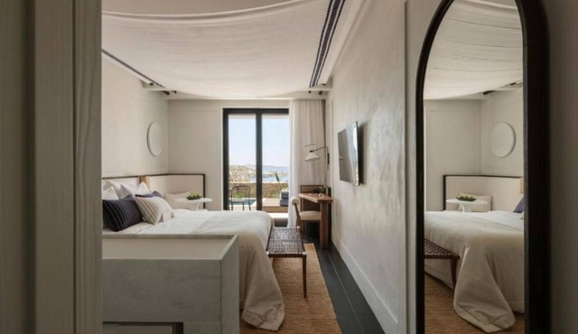 Room with Rooftop Pool Near Mykonos Old Town – Ideal for a Romantic Escape!