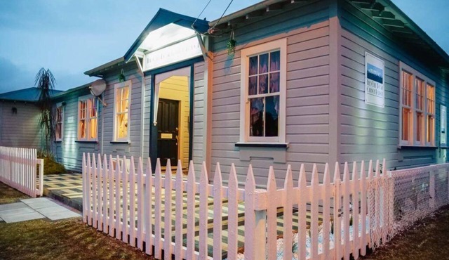 Ruapehu's OWHANGO OLD POST OFFICE 1-3 Bdr West-Wing Apt with Sauna & SpaPool
