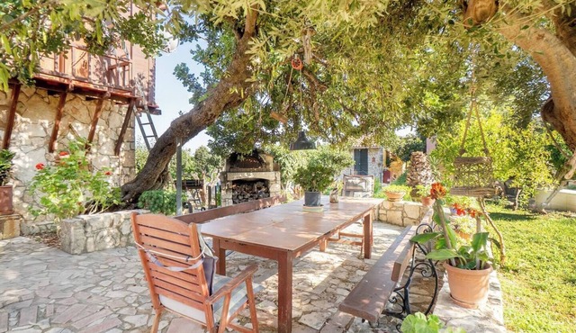 Rustic Retreat - Private Pool in Nature's Embrace
