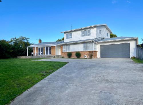 S&N Spacious 5BR Home for Business and Families Quiet Near Shops with Parking