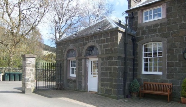 Scenic Rural Tranquility for 2 in central loaction. Pets Welcome