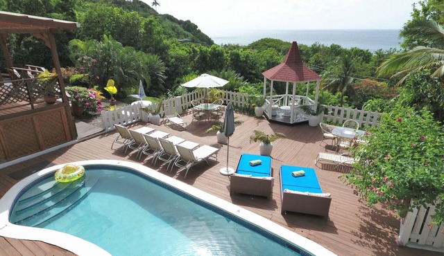Sea view, fully staffed villa for Families & Retreats, groups of 9 - 20 guests