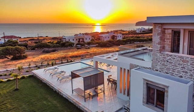 Seafront Villa Thoe, Pool, View & FREE Breakfast