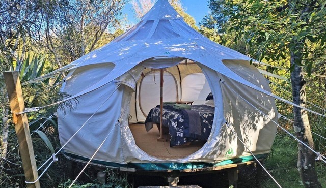 Secluded Island Glamping Retreat with Outdoor Kitchen and Private Bathroom near Oneroa, Waiheke Island