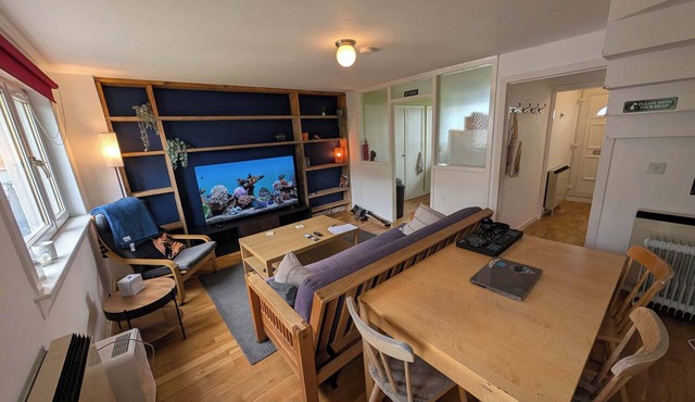 Serene 2BDR Retreat by Holyrood Park