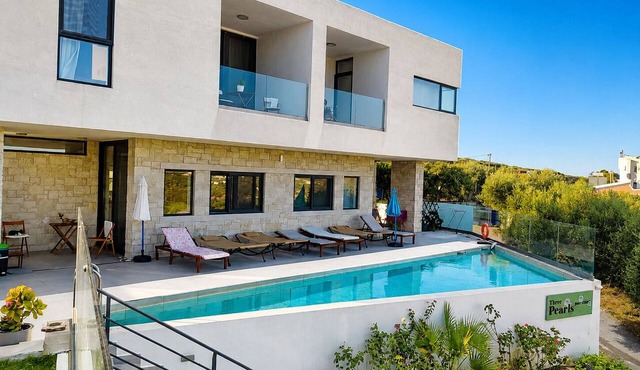 Silver Cozy Getaway - 3 Pearls Pool Retreat