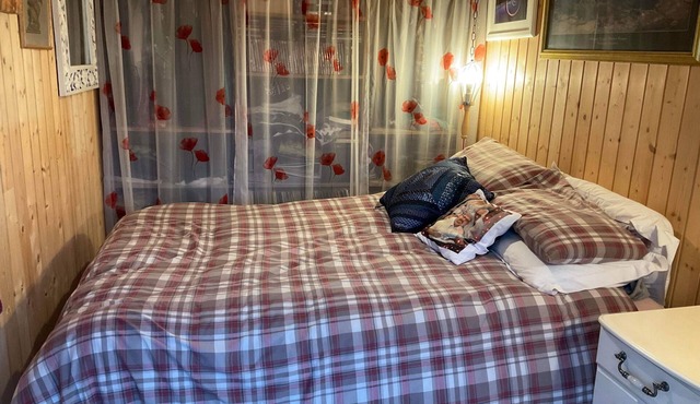 Sleeps 2, includes breakfast