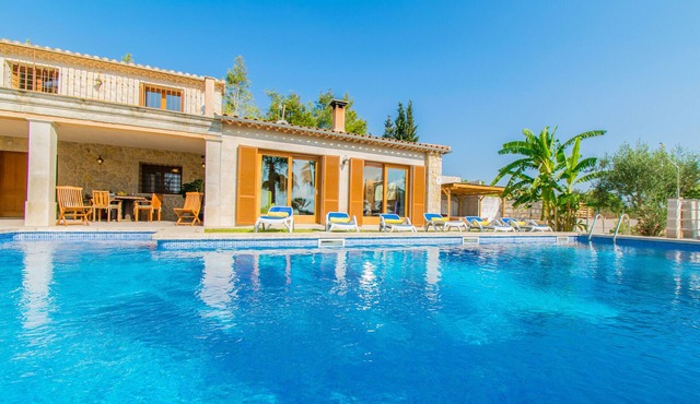 SOLLERICH Finca for 6 with pool in Inca