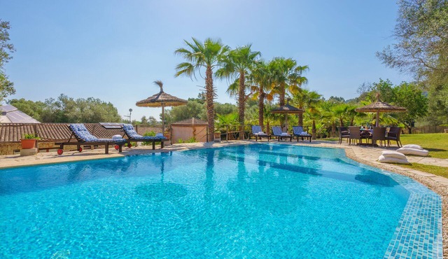 Son Monserrat, fantastic for two families.