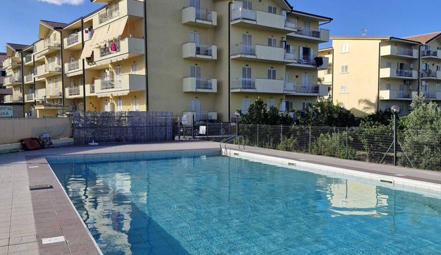 Spacious 2-Bed Apt in Calabria-with pool and AC, and 5 minutes walk to the beach