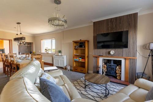 Spacious 4-Bed Lake District Getaway for Groups