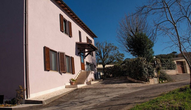 Spacious 4-bedroom apartment in the surroundings of Siena with WiFi, AC in Poderuccio