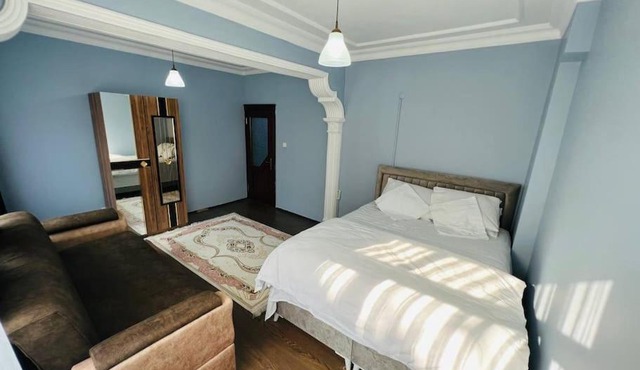 Spacious 4-bedroom unit in Fatih.