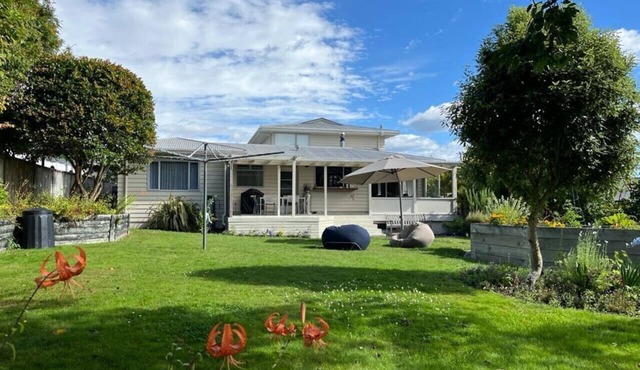 Spacious 4 BRM home with spa and large garden