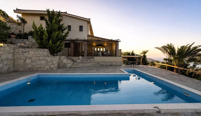 Spacious 7-bedroom villa with private pool and amazing view