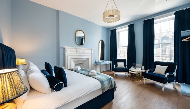 Spacious Bedroom on Frederick St - Room 5 (2nd floor)