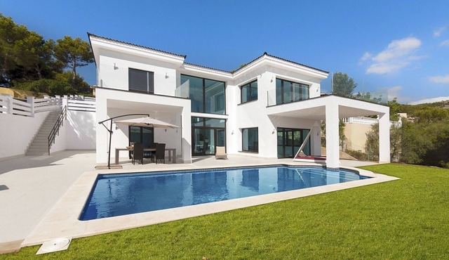 spacious designer villa in Costa den Blanes / Sea View / Wifi