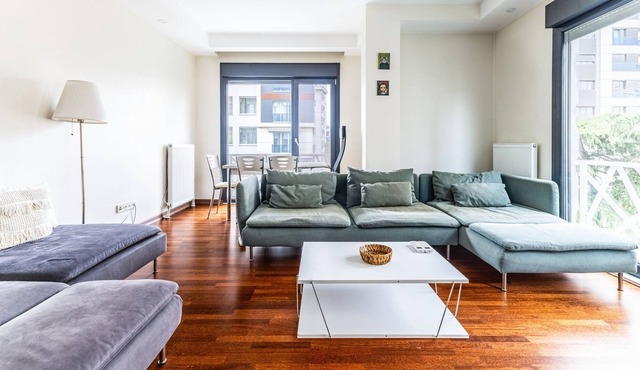 Spacious Flat Near Bagdat Avenue in Suadiye