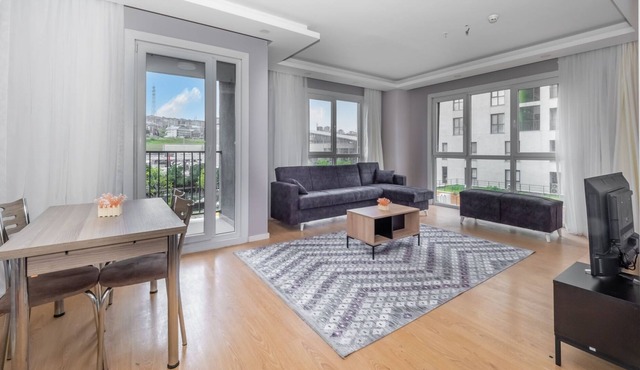 Spacious Flat with Shared Pool in Esenyurt
