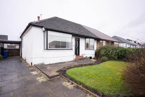 Spacious Home 10 mins to Airport & Braehead - Pass the Keys
