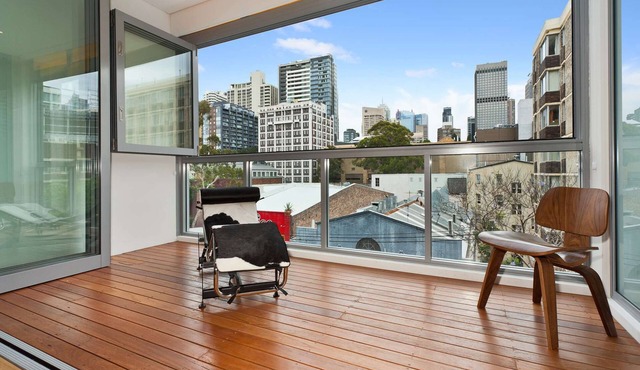 Split-Level Executive 2BR Darlinghurst Apartment with a New York Feel