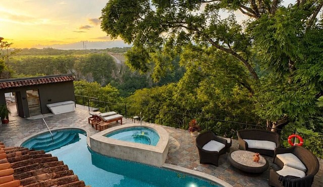 Stay at ETM Wellness Private Retreat, an Oasis in San José just for you