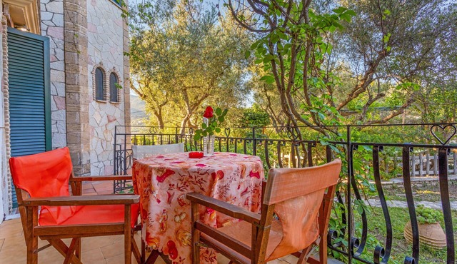 Studio Apartment 'Castellos Bellos 2' with Shared Garden, Wi-Fi and Air Conditioning