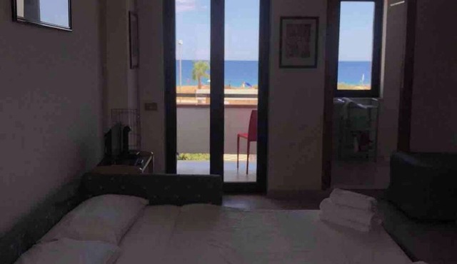 studio flat in front of the beach