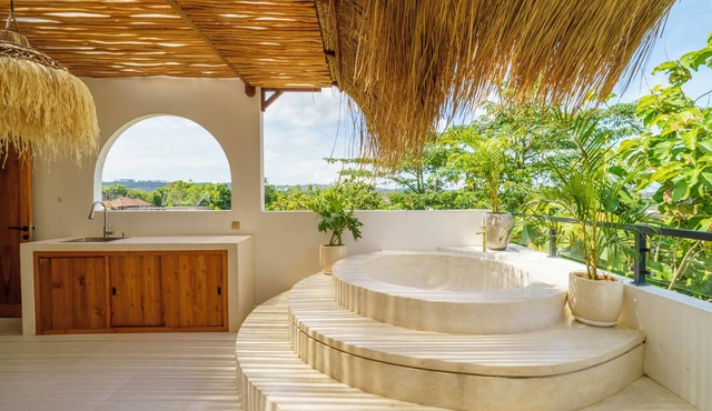 Stunning 3BR Villa Rooftop Pool 3min to Beach Balangan
