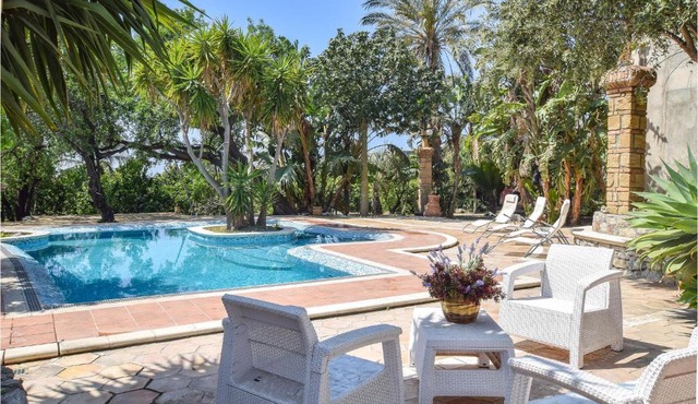 Stunning Home In Saline Ioniche