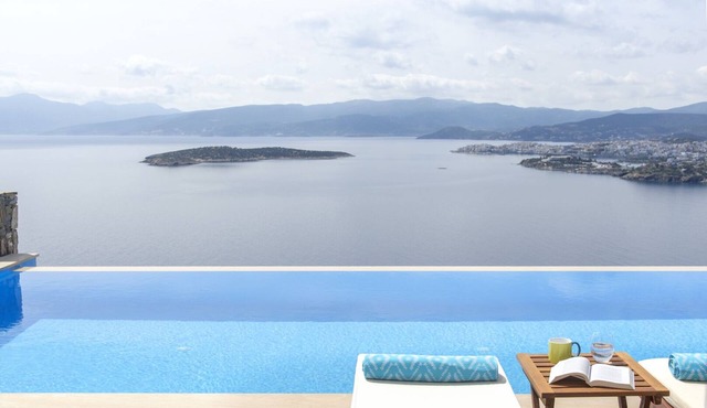 Stunning private property for 2 with large infinity pool and breathtaking views