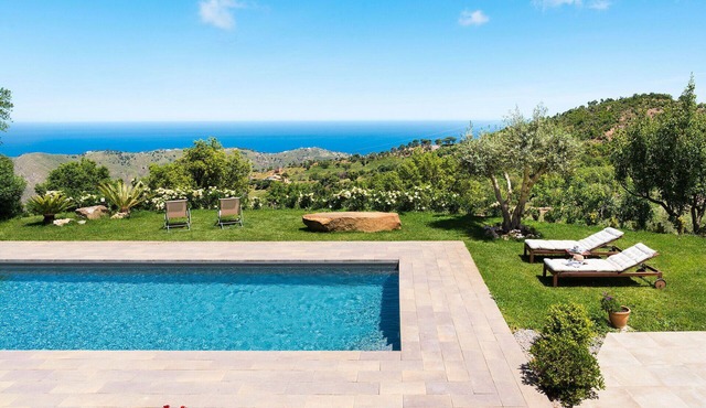 Stunning private villa with A/C, WIFI, private pool, TV and panoramic view, close to Cefalù