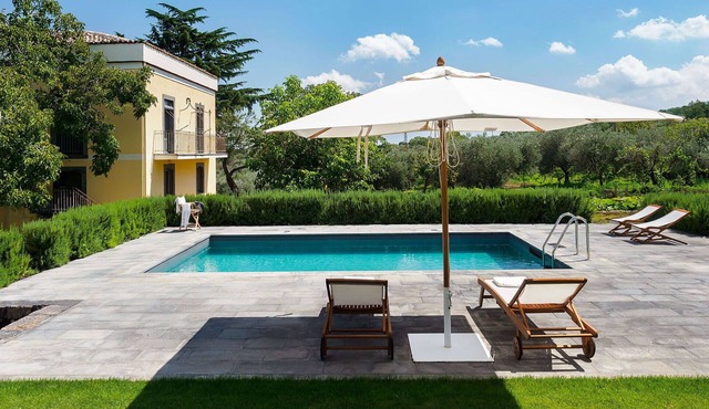 Stunning private villa with private pool, WIFI, TV, terrace, pets allowed and panoramic view