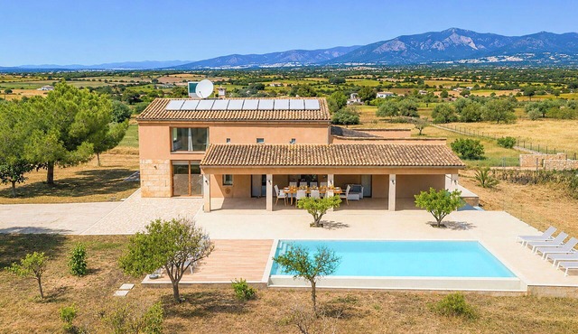 Stunning private villa for 12 guests with A/C, private pool, WIFI, TV, patio and panoramic view