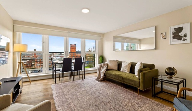 Stylish 2 Bed - 2 Bathrooms - Free Parking