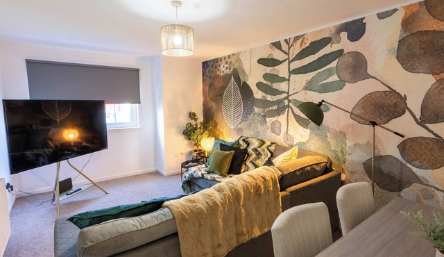 Stylish 2-Bed with Parking -Easy Access to Glasgow - Pass the Keys
