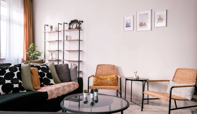Stylish Flat w/Balcony – 5 Mins from Taksim Square