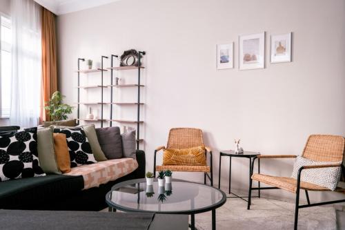 Stylish Flat w Balcony – 5 Mins from Taksim Square