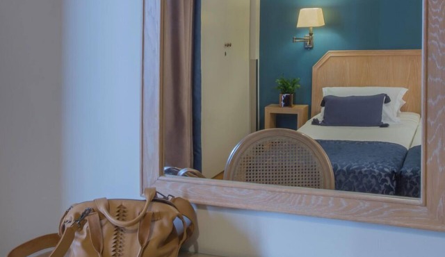 Stylish serviced flat for 3 in the heart of Athens!