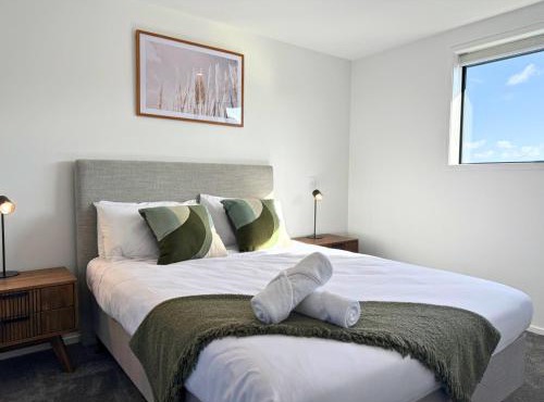 Stylish Two Bedroom Townhouse Near Lower Hutt