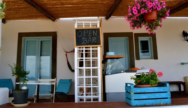 The Cave - panoramic studio with patio, Villa Paradis, Lipari