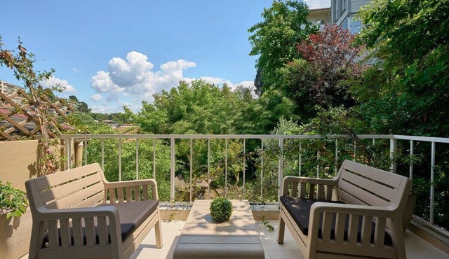 This apartment is a 3 bedroom(s), 2 bathrooms, located in Beşiktaş, İstanbul.