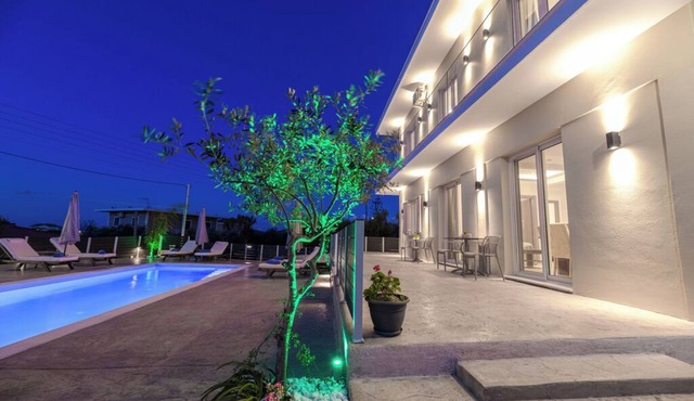 Three - Bedroom Apartment (Ground Floor) - Athenia Apartments