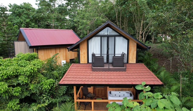Top Rated Romantic Arenal Cabin – Couples’ Hot Tub Getaway & Pool