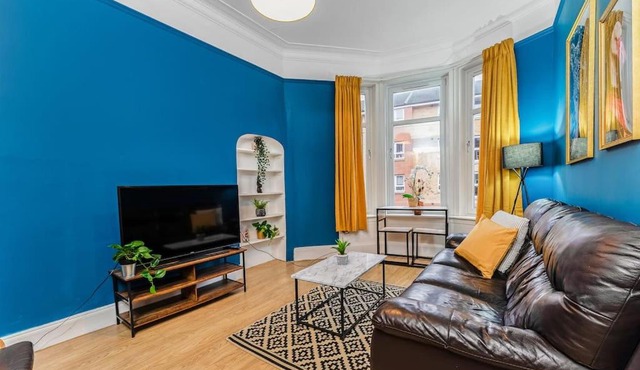 Traditional 1-Bed Flat in Southside (Hampden/Shawlands)