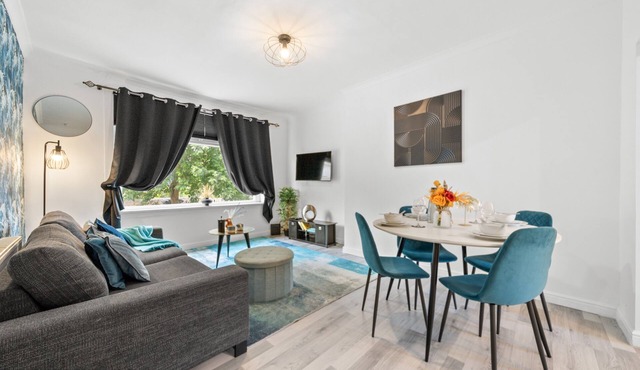 Traditional 2 bedroom ground floor apartment