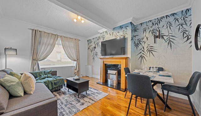 Traditional 2 bedroom ground floor apartment