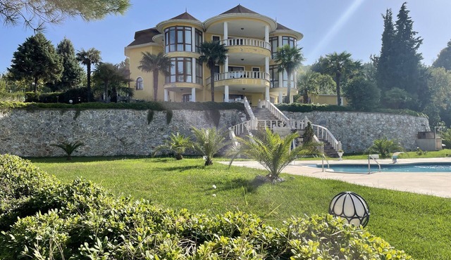 Tranquil Escape; Spacious Farmhouse in Yalova